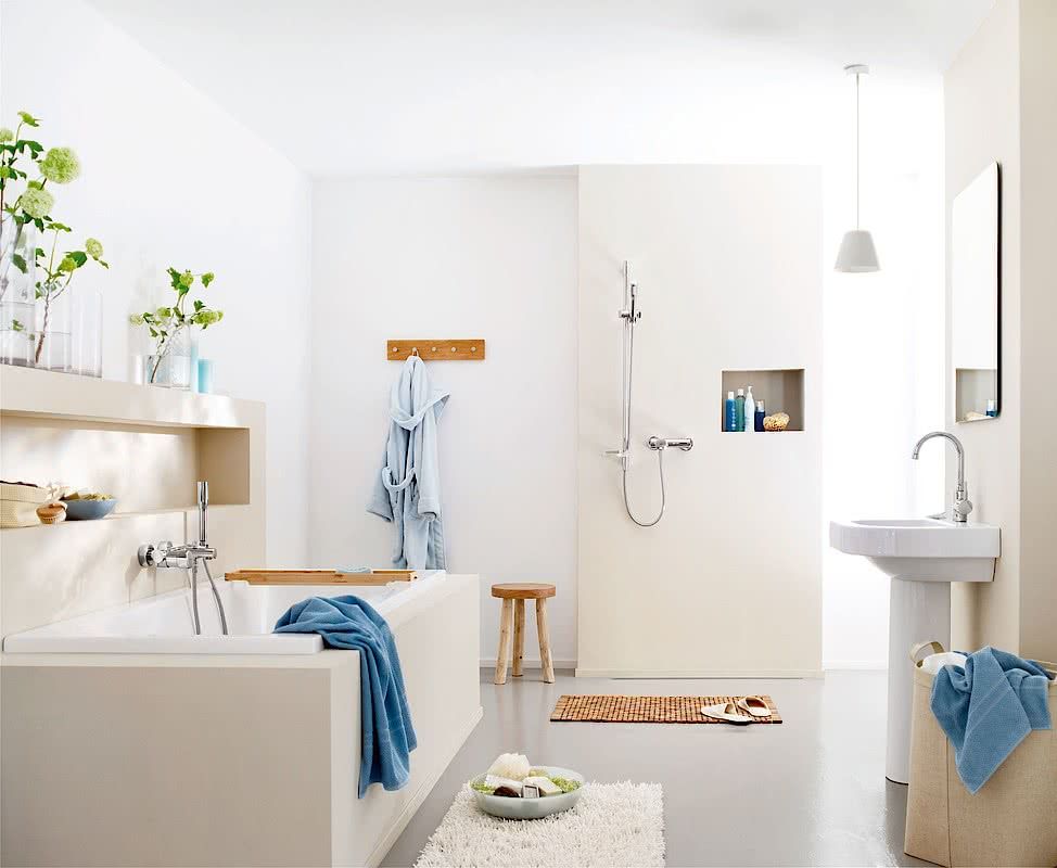Clean looking bathroom